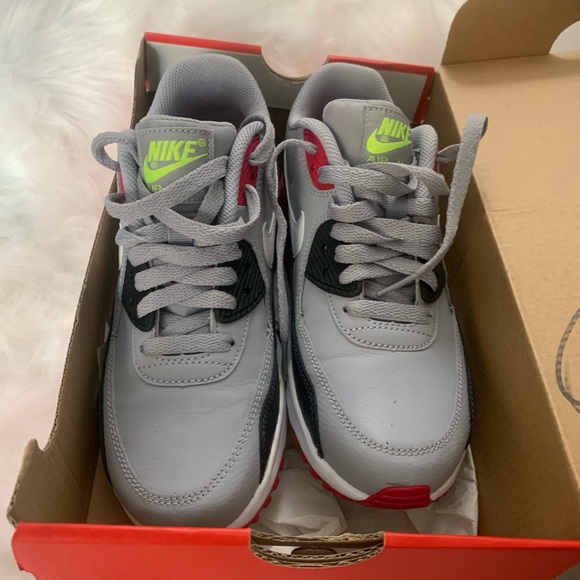 COPY - Shoes - Picture 2 of 3